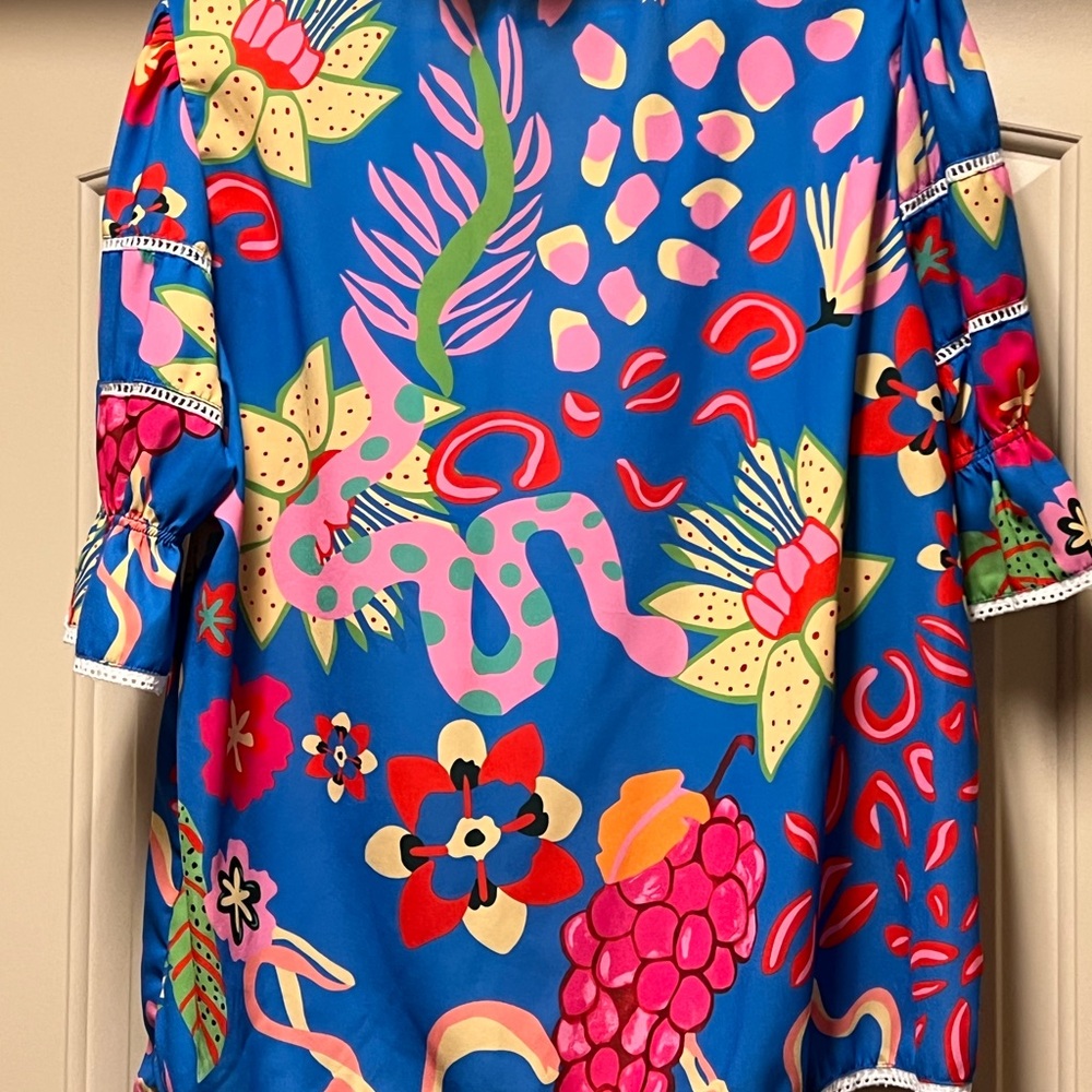 Vibrant Floral Women's Blouse - Picture 3 of 4